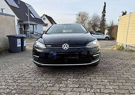 VW Golf Volkswagen e-