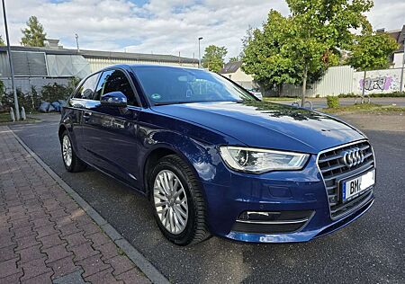 Audi A3 Ambiente/ Zahnriemen, Turbo, Bremsen neu TÜV 8/26