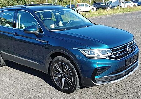 VW Tiguan Volkswagen Elegance 4Motion - WENIG KM -