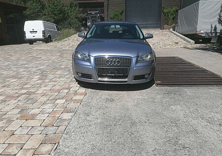 Audi A3 1.6 FSI Ambition / AHK / TÜV 10-2025