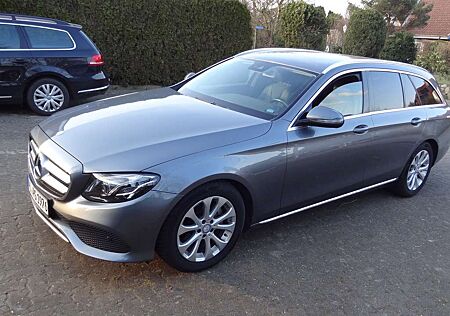 Mercedes-Benz E 220 T Avantgarde LED Navi Totwinkel Kamera