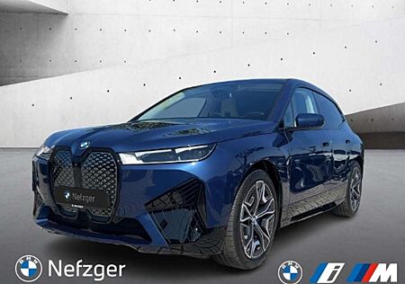 BMW iX xDrive40 Sportpaket Soft-Close AHK Driving Assitan