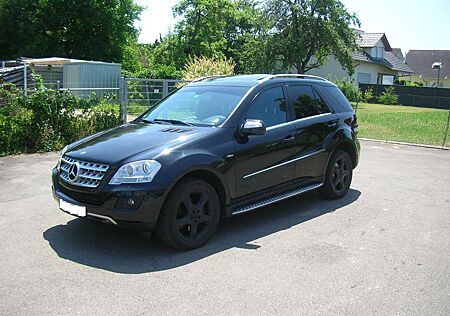 Mercedes-Benz ML 300 CDI BlueEff.- 4Matic-Navi-AHK-Schiebed. ..