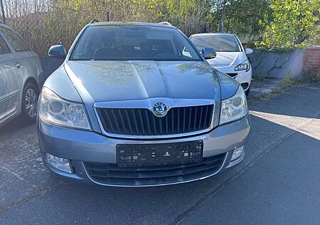 Skoda Octavia Elegance 8-fach bereift TÜV Neu
