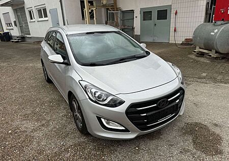 Hyundai i30 blue 1.6 GDI Automatik