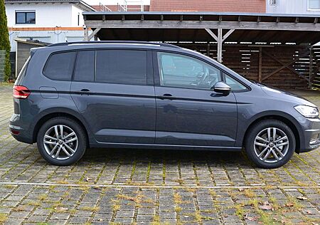 VW Touran Volkswagen Edition 1.5 TSI 7-Sitzer AHK APP SOFORT !