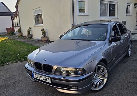 BMW 523i 523
