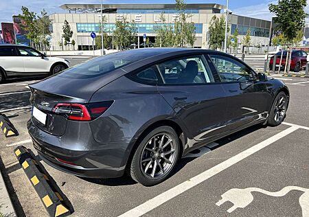 Tesla Model 3 Standard Reichweite Plus Hinterradantrieb