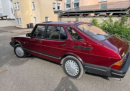 Saab 900 i 16