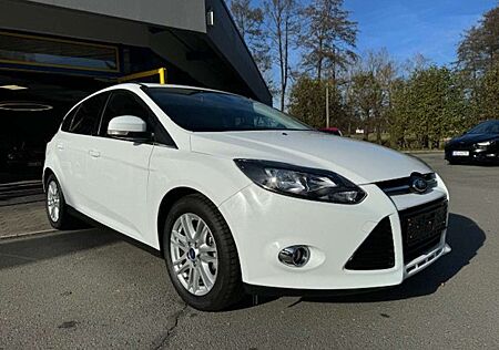 Ford Focus 1.0 EcoB Titanium Zahnriemen NEU sehr gepflegt