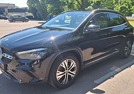 Mercedes-Benz GLA 200 7G-DCT Urban Kamera AHK. Navi Spur Paket