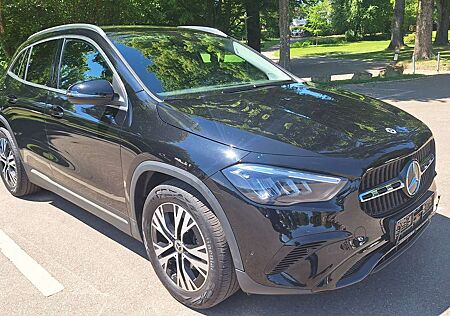 Mercedes-Benz GLA 200 7G-DCT Urban Kamera AHK. Navi Spur Paket