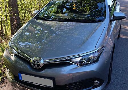 Toyota Auris Kombi