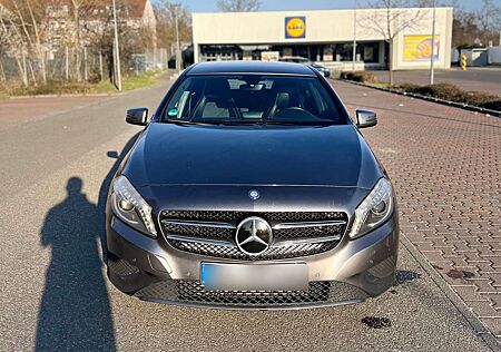 Mercedes-Benz A 180 A-Klasse (BlueEFFICIENCY) Style