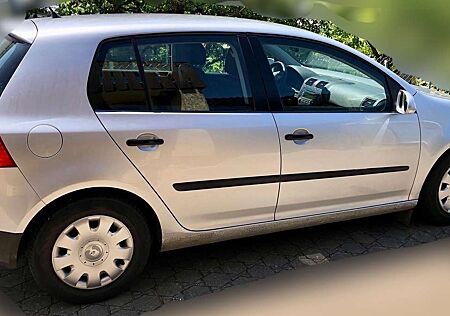 VW Golf Volkswagen 1.6 Trendline Klimaautom. MFA Licht/Regen