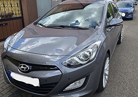 Hyundai i30 i30cw i30cw 1.4 Fifa World Cup Edition