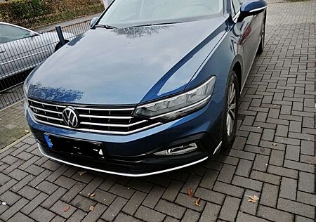 VW Passat Variant Volkswagen 2.0 TDI SCR Business R-Line Ausstattung