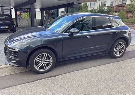 Porsche Macan 2.0 mit Approved Garantie