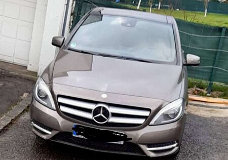 Mercedes-Benz B 200 B+200+(BlueEFFICIENCY)+7G-DCT