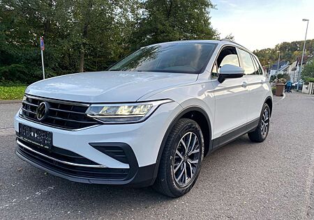 VW Tiguan Volkswagen 2.0 TDI Life DSG Scheckhft u-frei Tuv neu AHK Navi