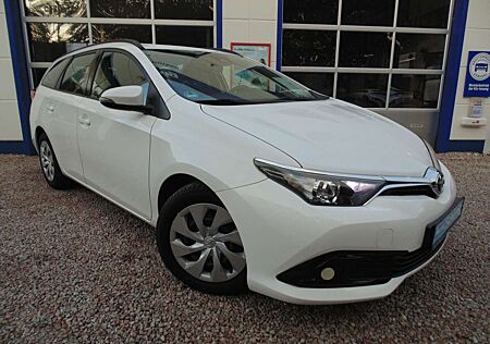 Toyota Auris Kombi "Cool"