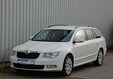 Skoda Superb Combi Elegance-Klima-Navi-Xenon-PDC-Alu