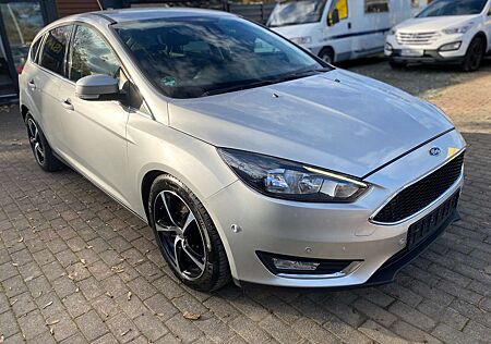 Ford Focus 1.5/Titanium/Automatik/1.Hand/Scheckheft/Navi