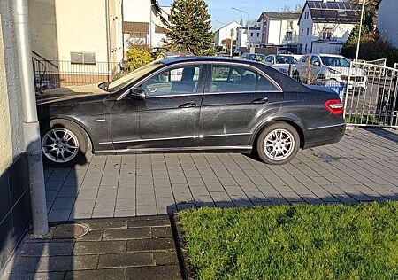 Mercedes-Benz E 220 CDI DPF BlueEFFICIENCY Automatik Elegance