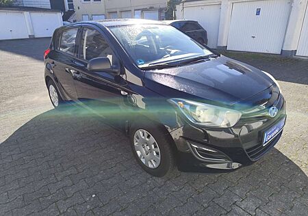 Hyundai i20 FIFA World Cup Edition 1.Hand 4 Türer schwarz