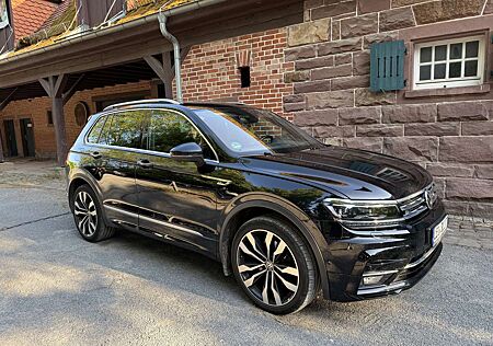 VW Tiguan Volkswagen - VOLL + R-line (249PS)