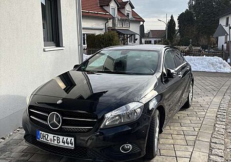 Mercedes-Benz A 180 CDI / d BlueEfficiency (8-Fach bereift)