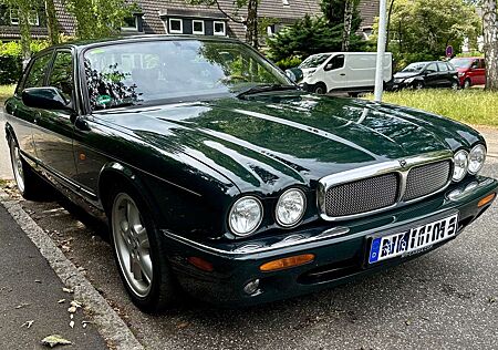 Jaguar XJR