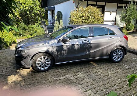 Mercedes-Benz A 180 BlueEFFICIENCY Edition Style