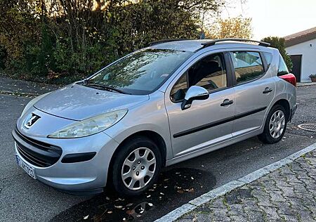 Peugeot 207 sw 1,4 L Silber