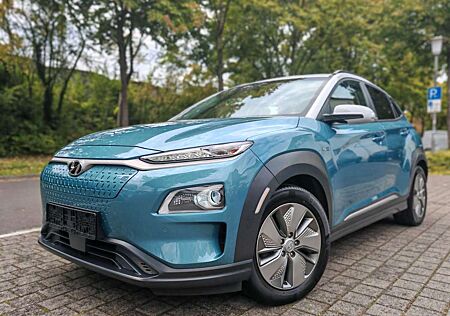 Hyundai Kona Premium Elektro 64kWh|SOH97%|Vollleder|11kW