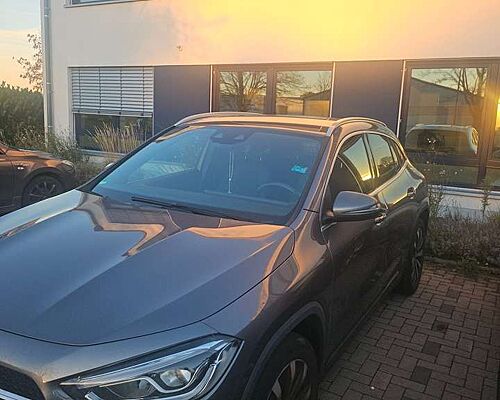 Mercedes-Benz GLA 200 GLA 200 4Matic 8G-DCT Style