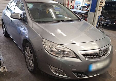 Opel Astra 1.6 Turbo Edition