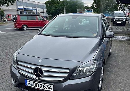 Mercedes-Benz B 200 CDI (BlueEFFICIENCY) 7G-DCT