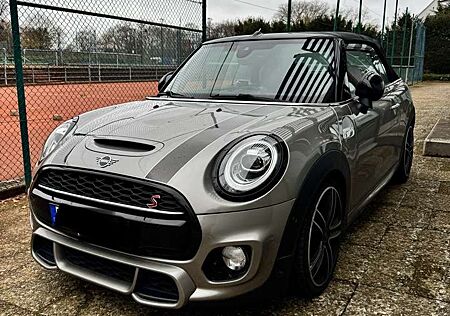 Mini Cooper S Cabrio JCW Aerokit - Linie mit Union Jack