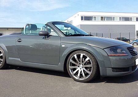 Audi TT Roadster 1.8 T, Nimbusgrau, HU neu!