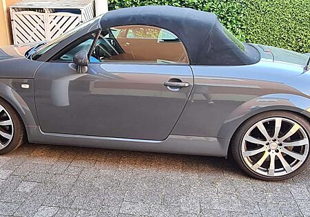 Audi TT Roadster 1.8 T, Nimbusgrau, HU neu!