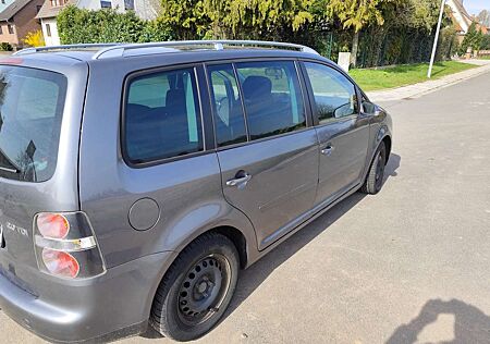 VW Touran Volkswagen Highline