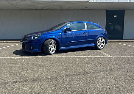Opel Astra GTC OPC 1.9 CDTI Edition