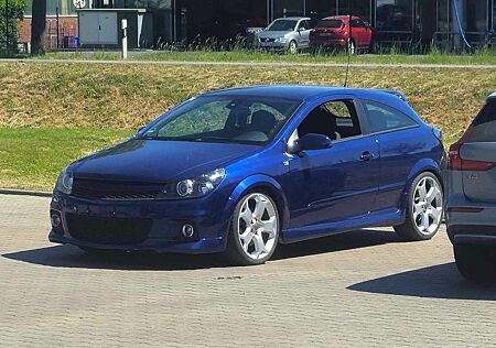 Opel Astra GTC OPC 1.9 CDTI Edition