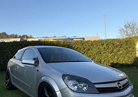 Opel Astra GTC OPC