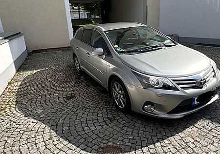 Toyota Avensis Combi 2.2 D-CAT Executive