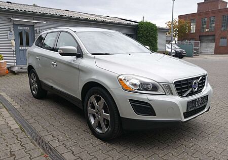 Volvo XC 60 XC60 Summum 2WD Leder Navi Panorama Bi-Xenon