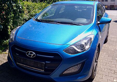 Hyundai i30 blue 1.4