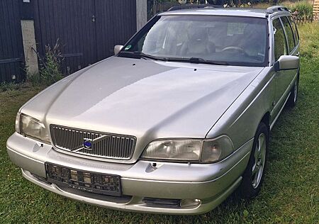 Volvo V70 2.5T AWD