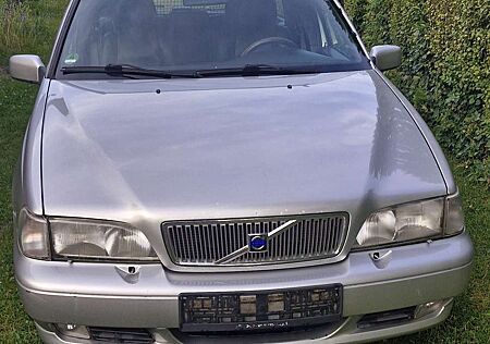 Volvo V70 2.5T AWD